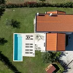 Mediterrane Steinvilla Mit Privatpool, Toller Aussicht, Starkem Wifi, Bbq Višnjan