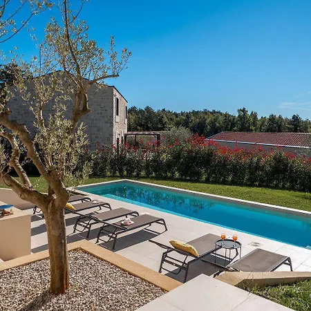Mediterrane Steinvilla Mit Privatpool, Toller Aussicht, Starkem Wifi, Bbq * Višnjan